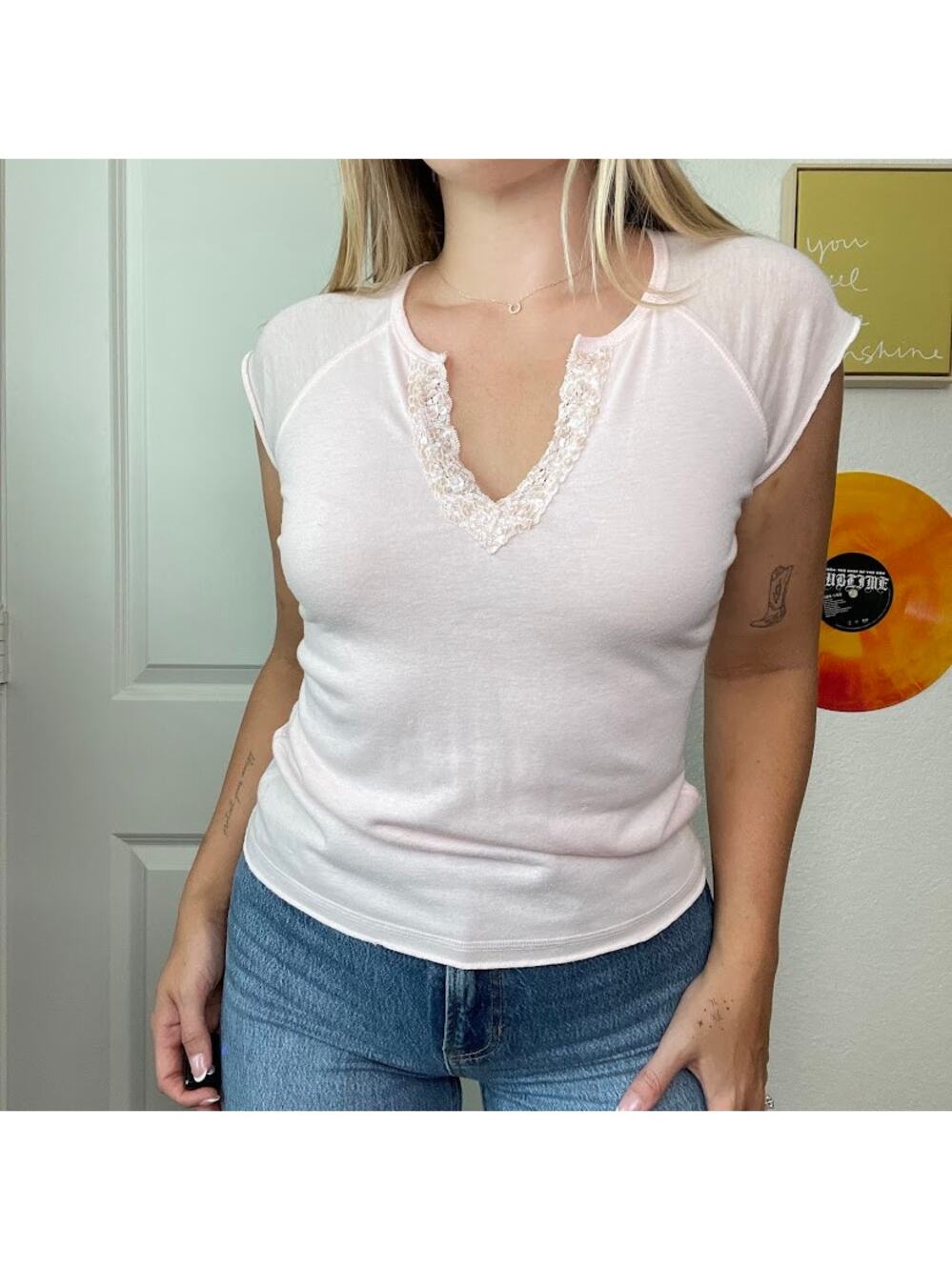 Vintage Y2K 2000s Jordache Light Pink Lace Trim V Neck Raw Hem Baby T Sz M